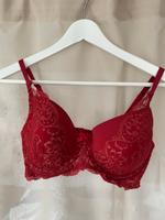 Hunkemöller BH in rot mit Spitze 36D München - Allach-Untermenzing Vorschau
