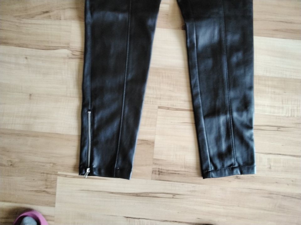 Hose Kunstleder schwarz von H&M in Gr. 36 NEU mit Etikett in Großsolt