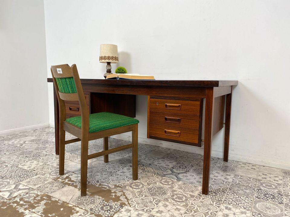 WMK Stilvoller & sehr gut erhaltener großer skandinavischer Schreibtisch in edlem Palisander mit Schubladen & freistellend # Arbeitstisch Bürotisch Desk Chefschreibtisch Mid-Century Vintage in Berlin