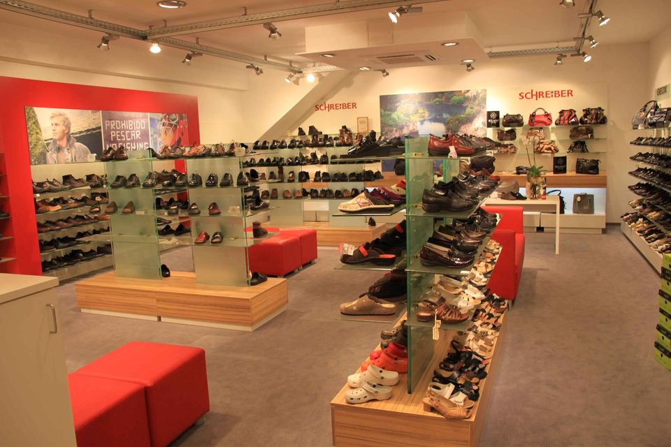 Ladeneinrichtung  200 qm für Schuhe moderne ansprechende Möbel in Werl