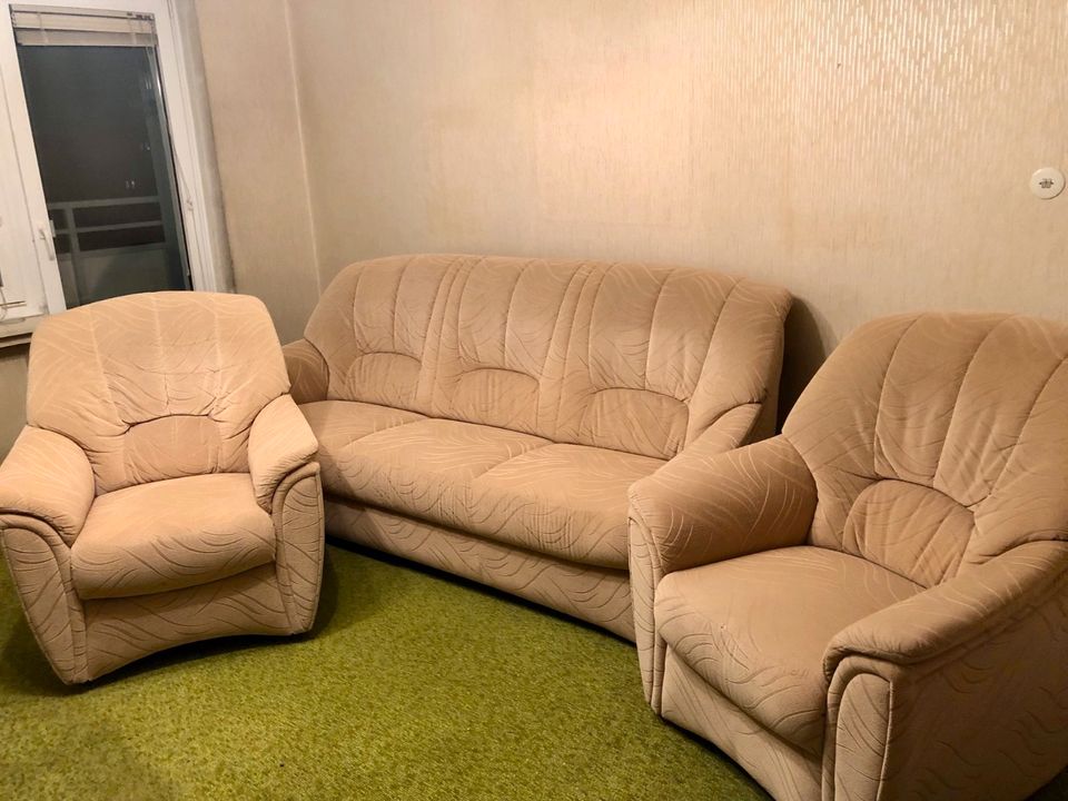 Möbel einer 2 Zimmer Wohnung zu verschenken in München