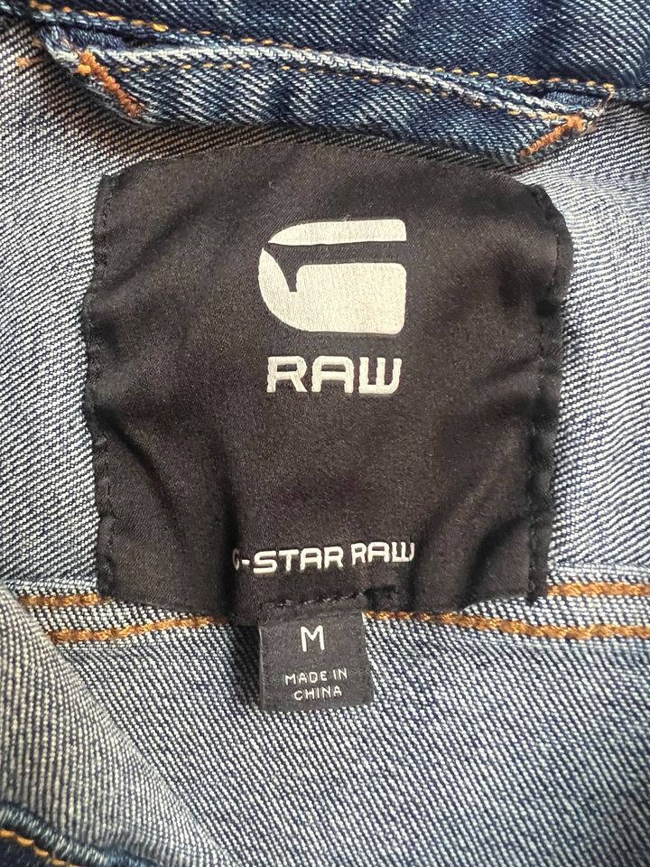 Jeansjacke von RAW Größe M in Freiburg im Breisgau