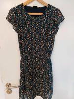Vila Kleid mit Blümchenmuster Grösse L Herzogtum Lauenburg - Schnakenbek Vorschau