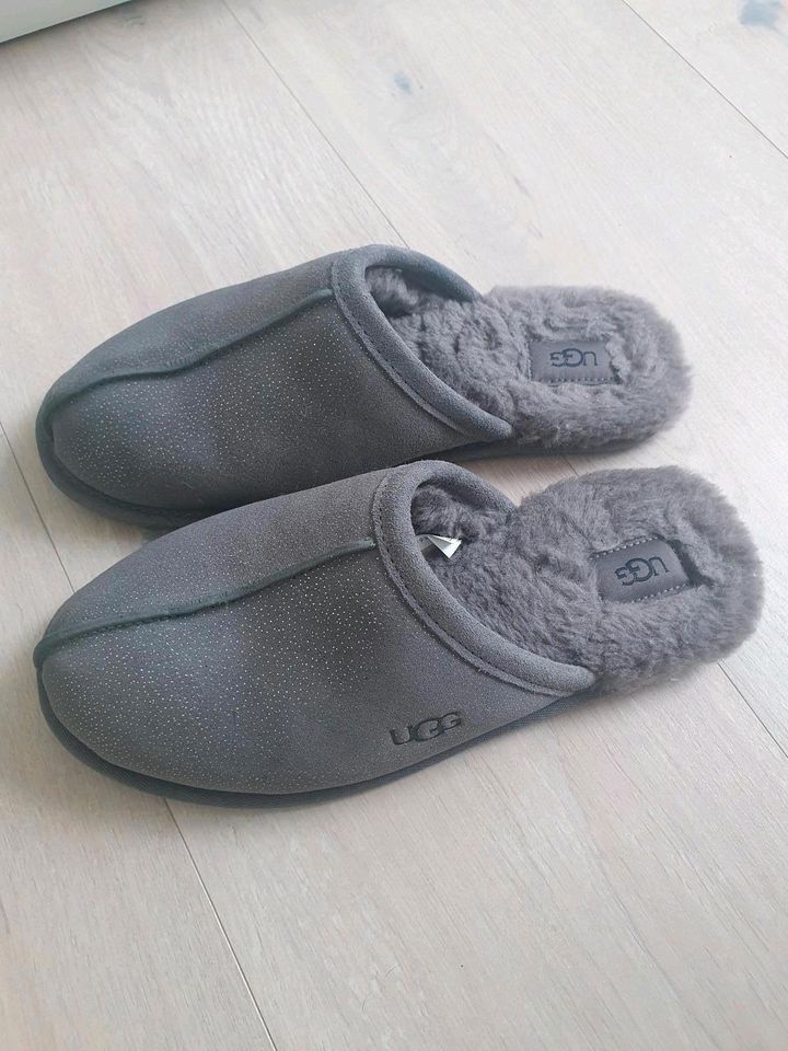 Neu, UGG Hausschuhe Glitzer, Größe 41 in Altrip