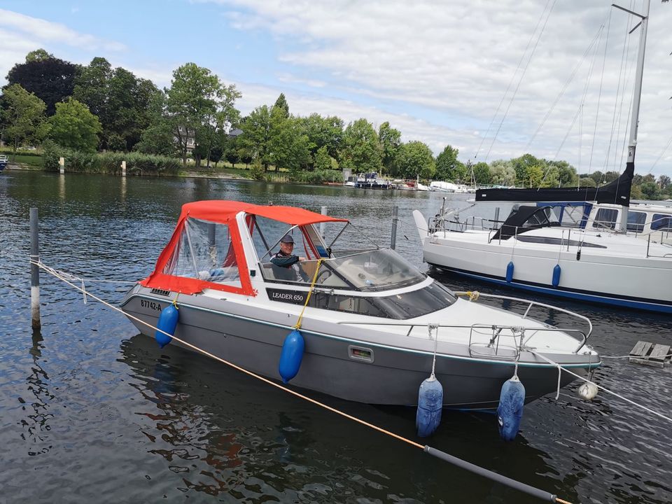 Boot Kajütboot 220 PS Top gepflegt in Blankenhain