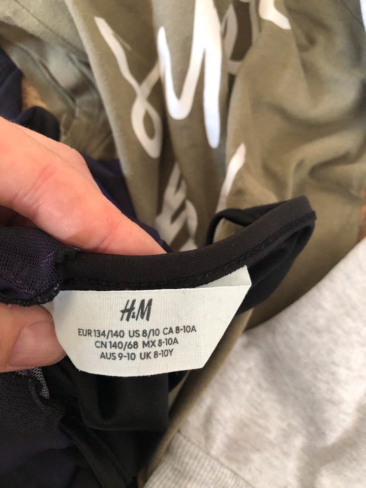 3x H&M Bekleidungspaket Mädchen Gr. 134/140 Shirts Pullover in Ilsede