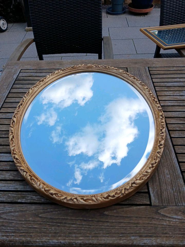 Ovaler Spiegel mit Holzrahmen in Heusweiler