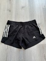 Kurze Adidas Sporthose/-shorts *Größe S* Frankfurt am Main - Rödelheim Vorschau