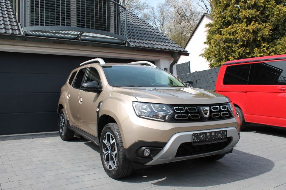 Dacia Duster II Celepration 15  150 PS Leder Nav DAB in Bayreuth