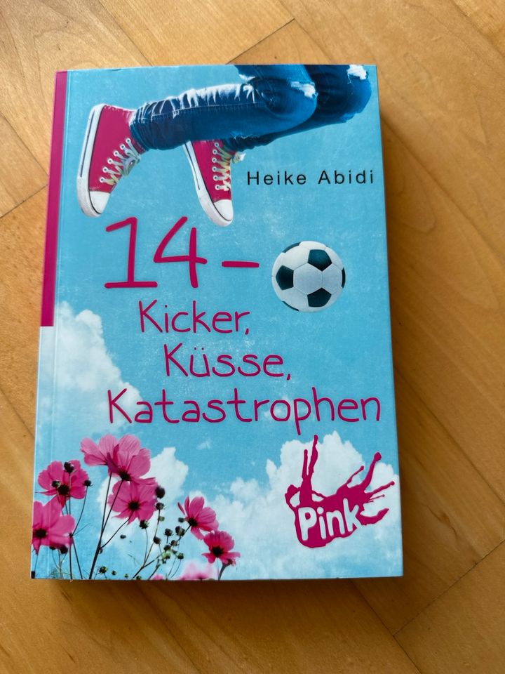 Heike Abidi: 14-Kicker, Küsse, Katastrophen in Moosburg a.d. Isar