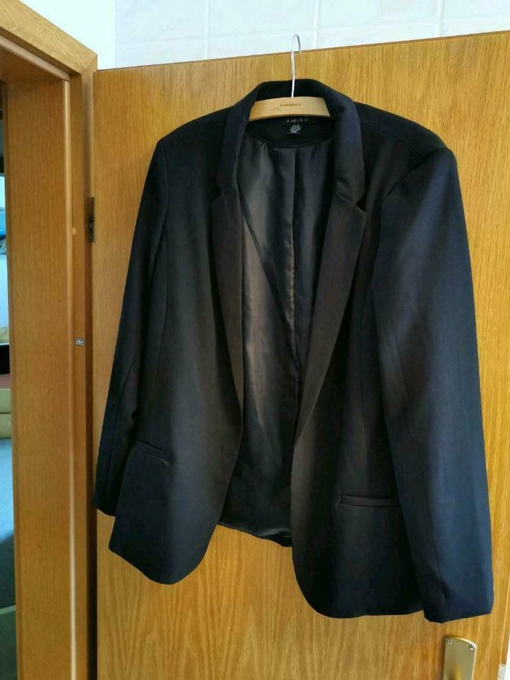 Kleid mit Blazer in Werdohl