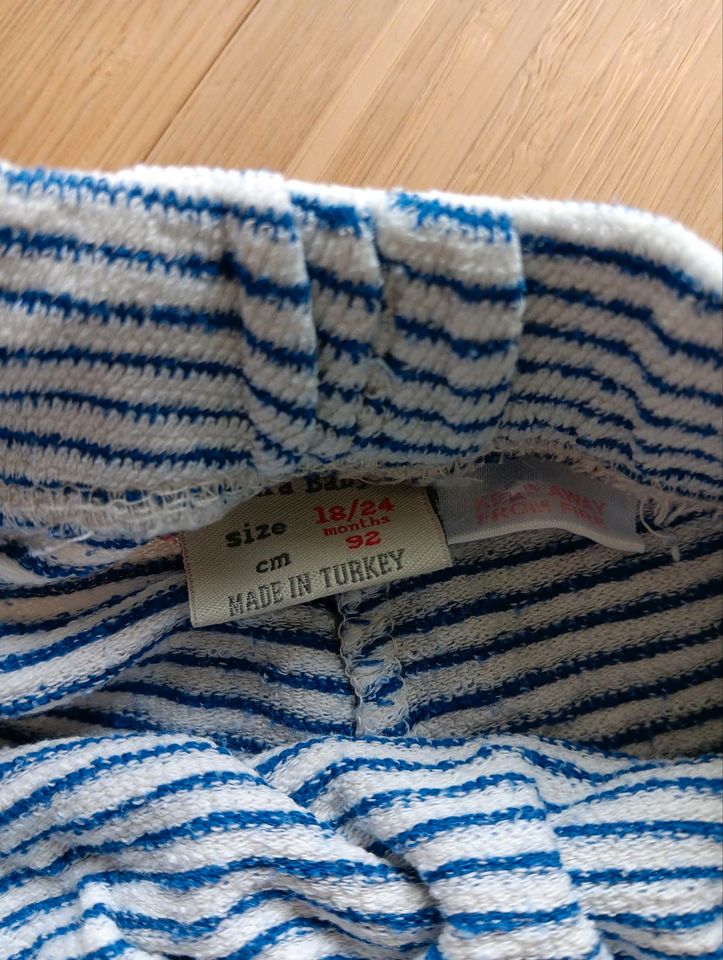 Zara Kids Hose kurz, Gr. 98 in Kulmbach