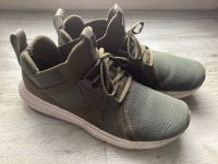 Puma Schuhe Sneaker grün 45 Nordrhein-Westfalen - Marl Vorschau