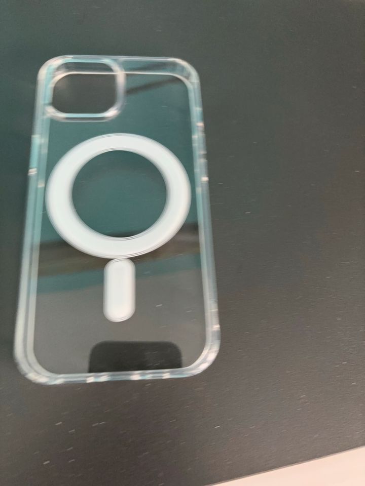 Silikon Case Magnetic für Iphone15 neu in Hilpoltstein