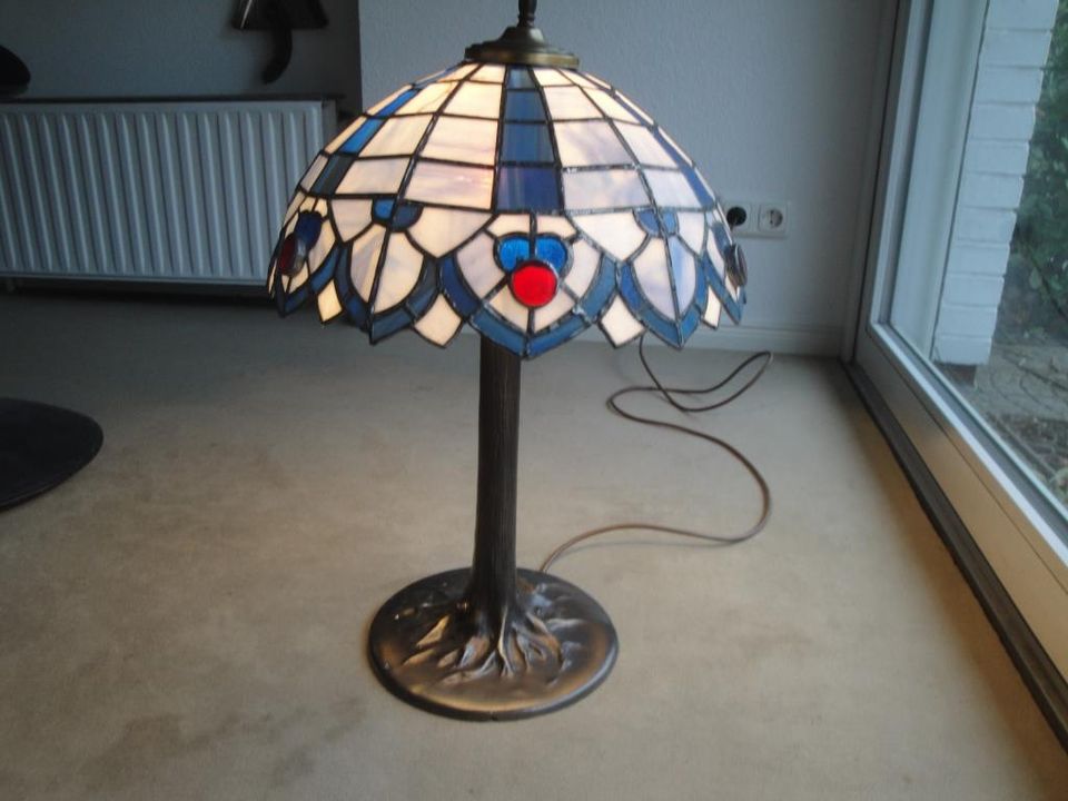 Vintage Lampe Tiffany-Stil, Baumfuß aus Bronze = 65 .- € in Hamburg