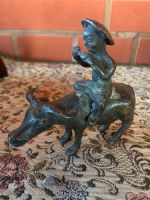 Kleine Bronze Figur Wasserbüffel mit Reiter Osterholz - Tenever Vorschau