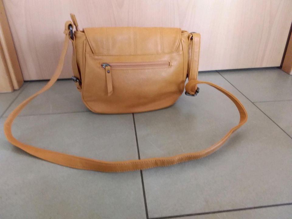 Tasche Handtasche Umhängetasche NEU senfgelb in Engen