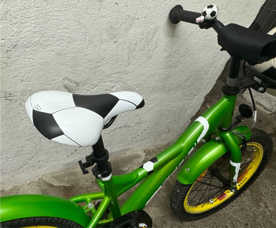 Fahrrad Scool 18 Zoll Fußball Soccer Kinderfahrrad in Dresden