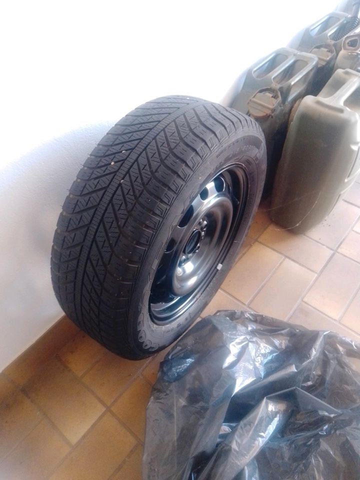 1 Goodyear Reifen 215 / 60 R 16 Allwetter in Losheim am See