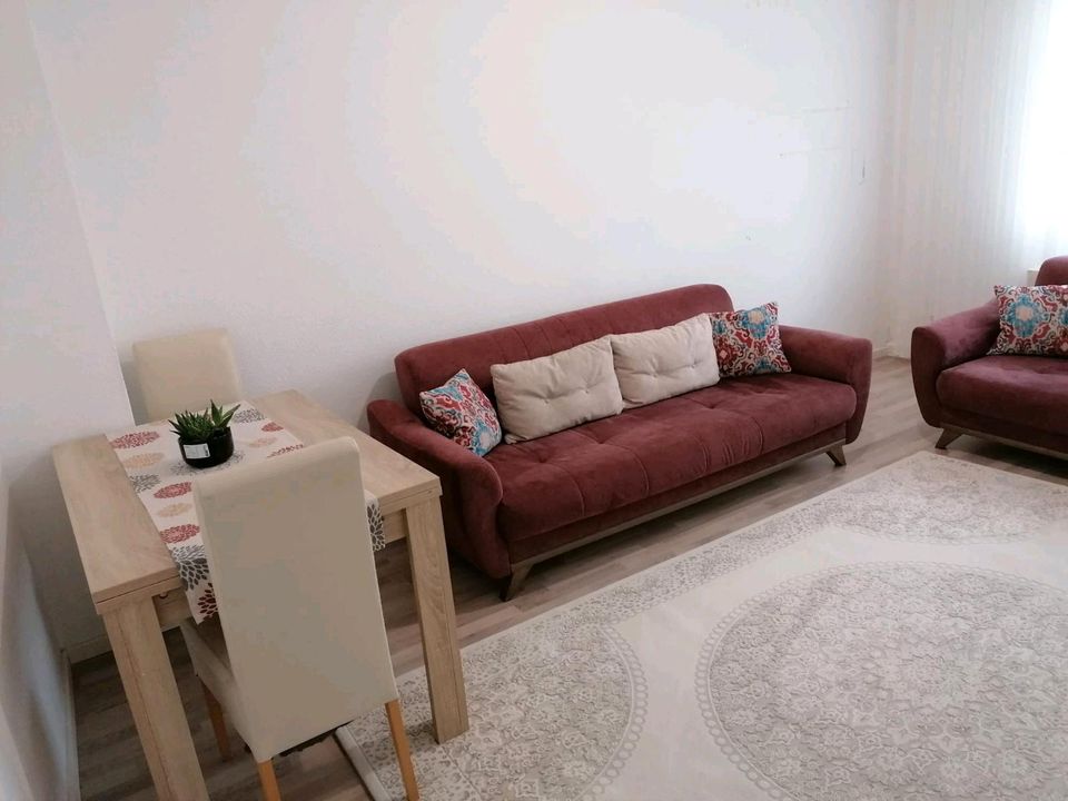 Sofa , Esstisch, Teppich in Leipzig