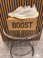 NEUE OVP Yeezy Boost 380  Größe 42 in der Farbe Calglo Bayern - Würzburg Vorschau