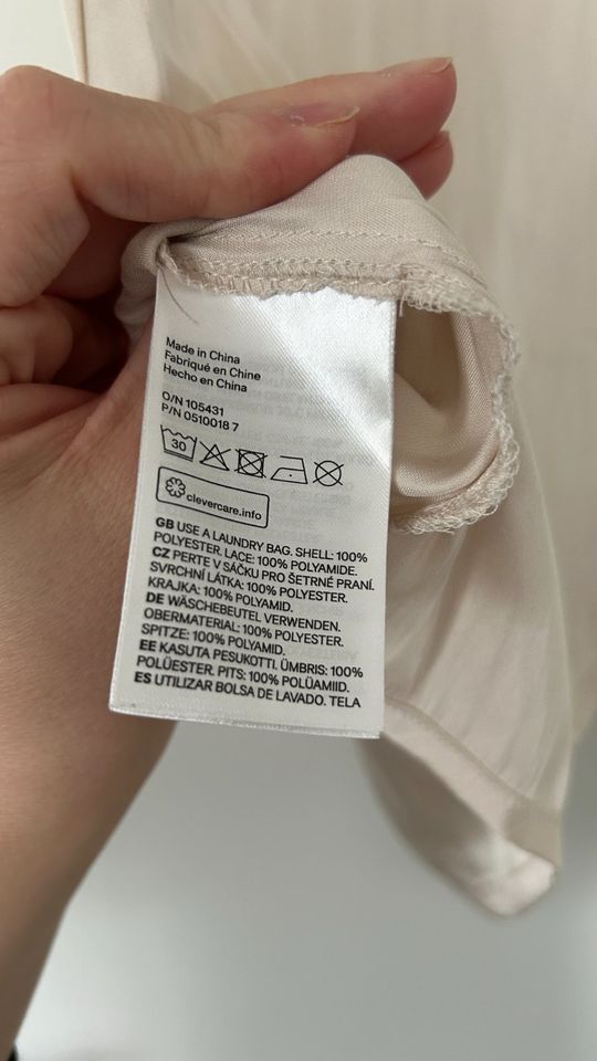 H&M Satinhemd Top mit Spitze beige creme Gr. 36 in Osnabrück