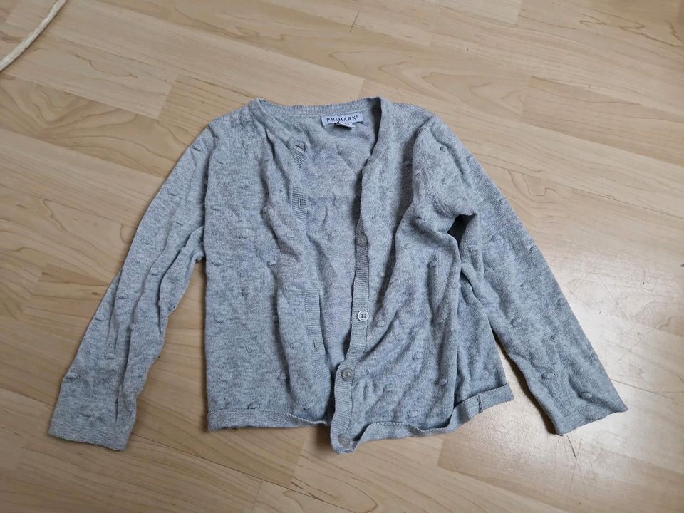 Cardigan Strickjacke Gr 110 grau in Oberhausen