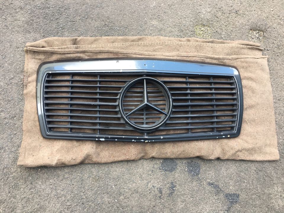 Mercedes Benz 190E 190D W201 Kühlergrill Schätz Tuning in Frankfurt am Main