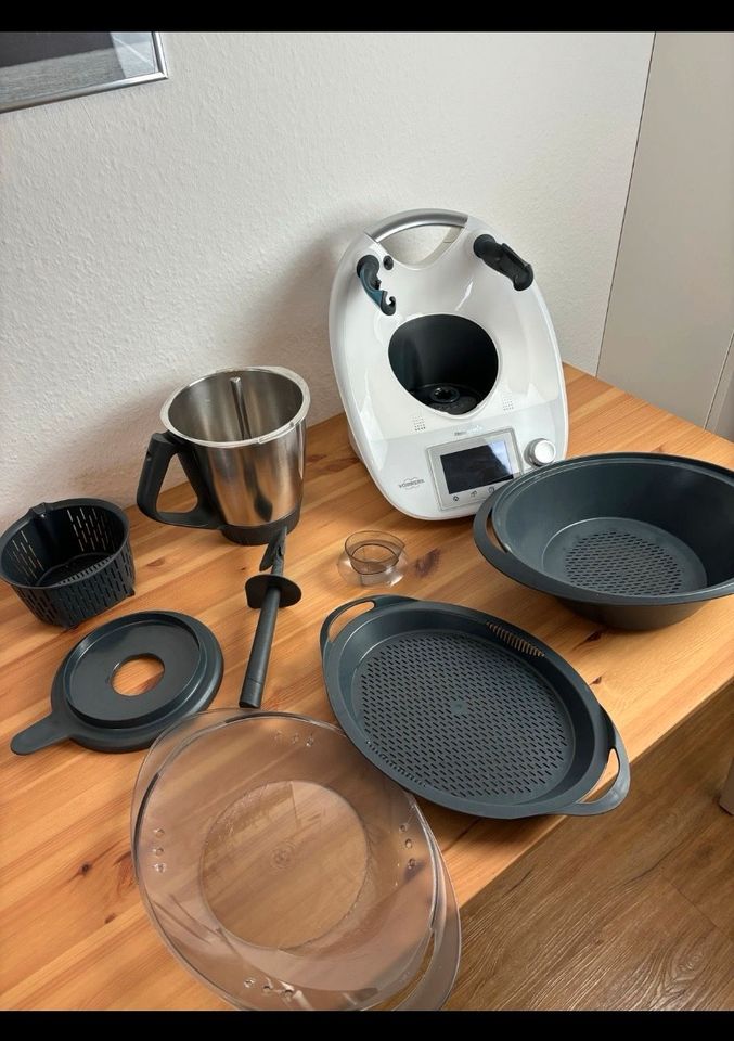 Vorwerk Thermomix TM5, gebraucht, mit Zubehör in Hamburg