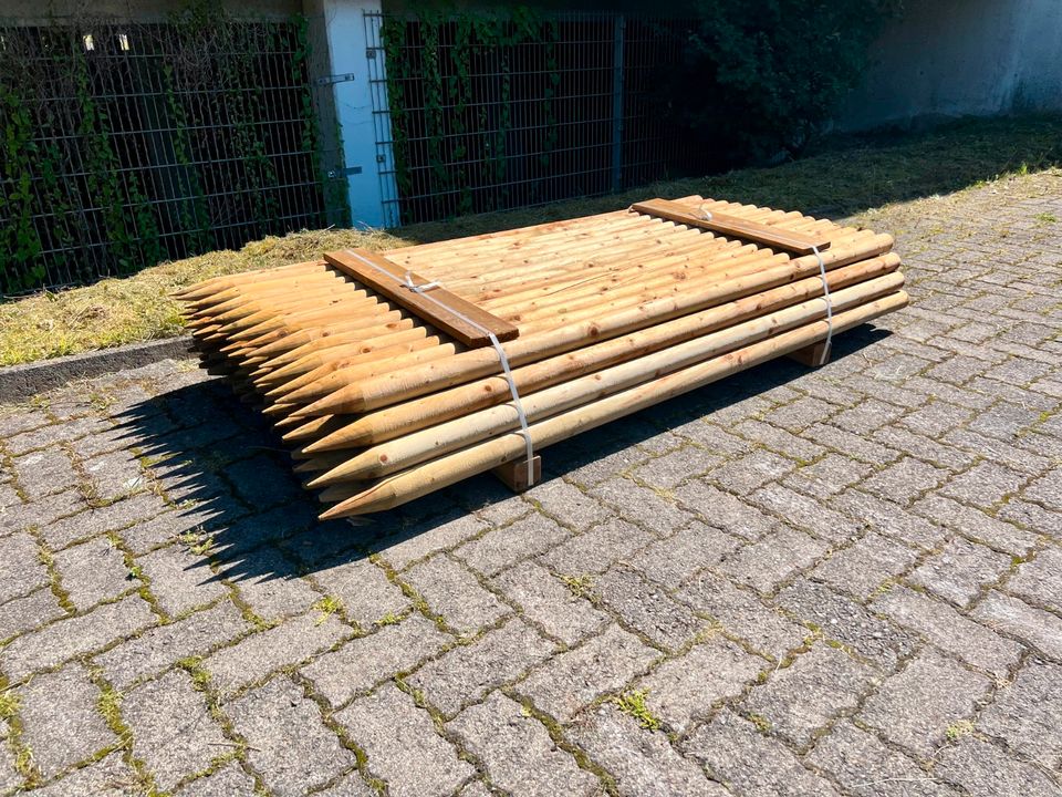 100 Pfähle Pfosten Holzpfahl Baumpfahl Rundpfahl - 7 x 250 cm KDI in Lennestadt