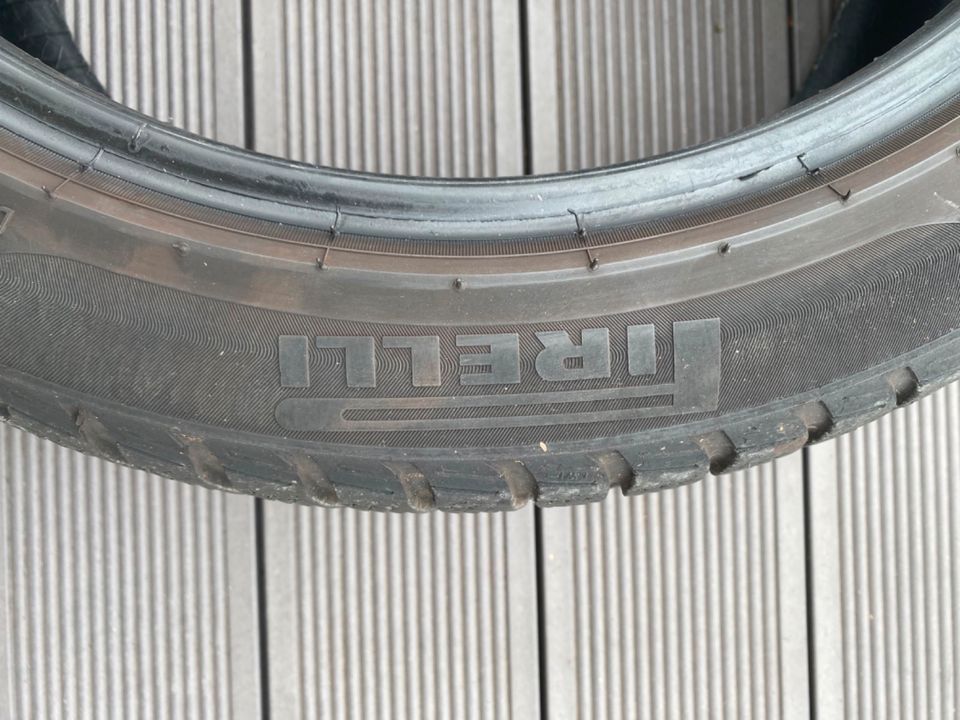 2x Pirelli Winter Reifen 225 / 45 / R17 5-6 mm in Heidelberg