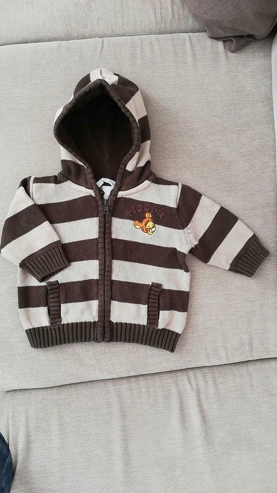 H&M Strickweste Weste Pullover Tigger Winnie Pooh in Aholming