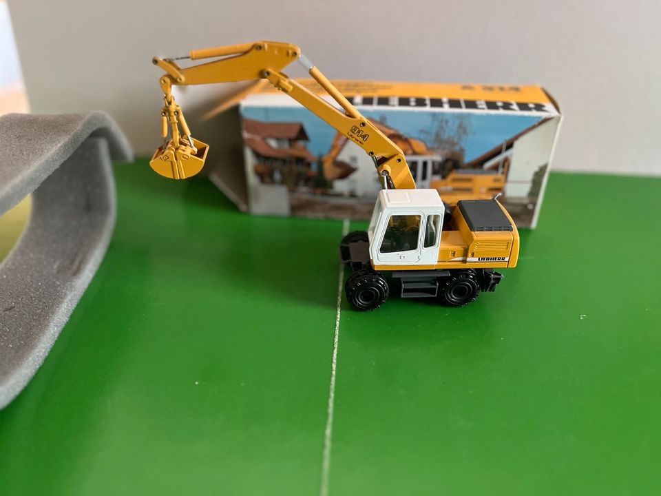 Liebherr A914 Hydraulikbagger Modell 1:50  Rarität in Neckartenzlingen