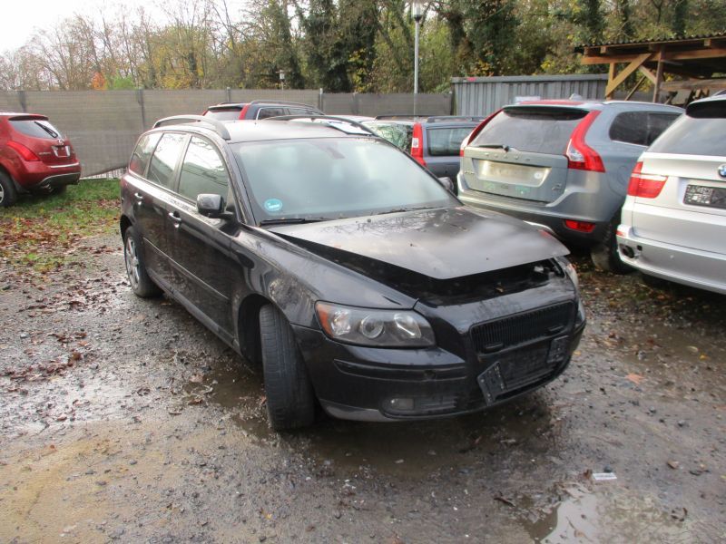 VOLVO V50 MW 2.0 D schlachtfest:motorhaube,stoßstange,tür,kotflüg in Bad Nauheim