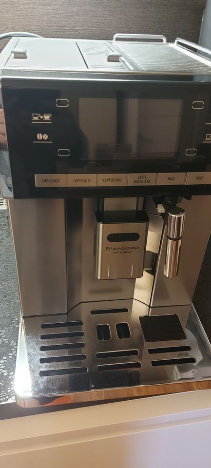 Kaffevollautomat DeLonghi PrimaDonna Exclusive ESAM 6900.M in Herford