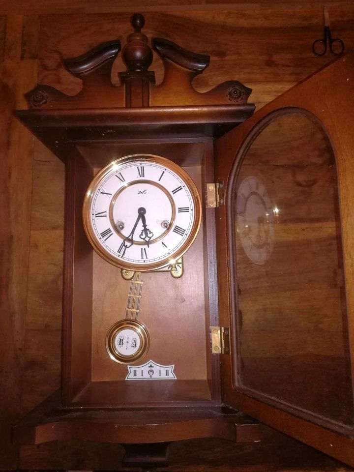 Alte Holz Uhr in Heilbronn