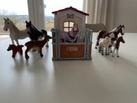 Schleich Pferde Pferd mit Stall, Reh und Fröschen Frosch Nordrhein-Westfalen - Leopoldshöhe Vorschau