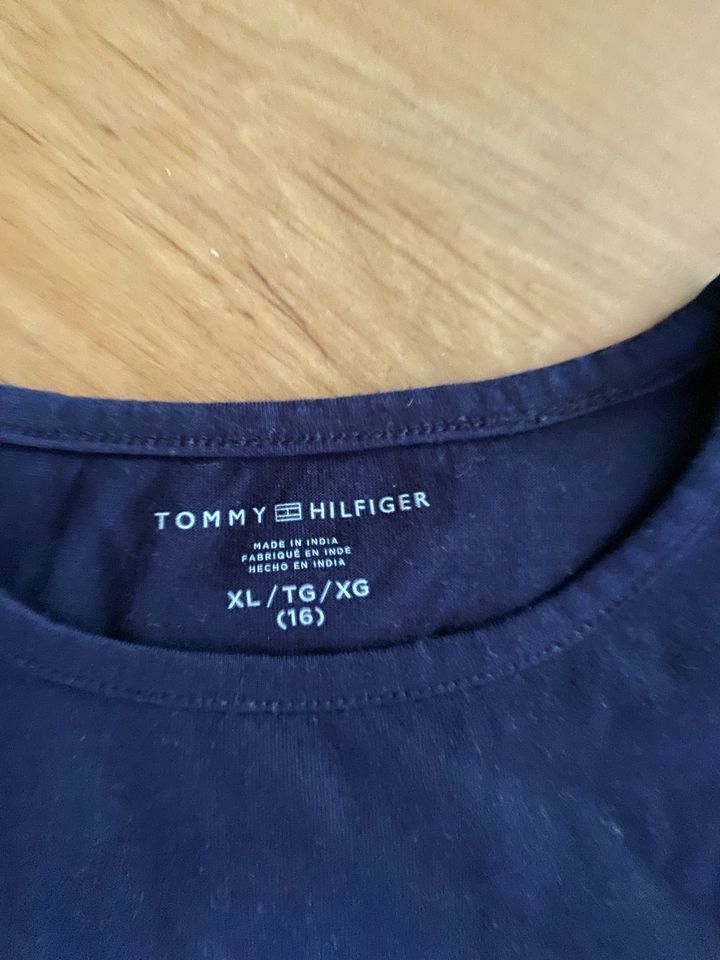 T-Shirt Tommy Hilfiger Grösse XL 15 Jahre in Hanau