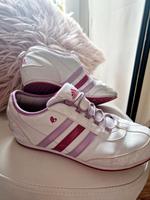 Adidas Sneaker Turnschuhe Rarität USA Herz Strass 6,5 37 38 Nordrhein-Westfalen - Schwelm Vorschau