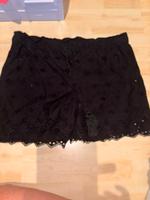 Shorts kurze Hose mit Spitze schwarz Gr.48 Hessen - Heusenstamm Vorschau