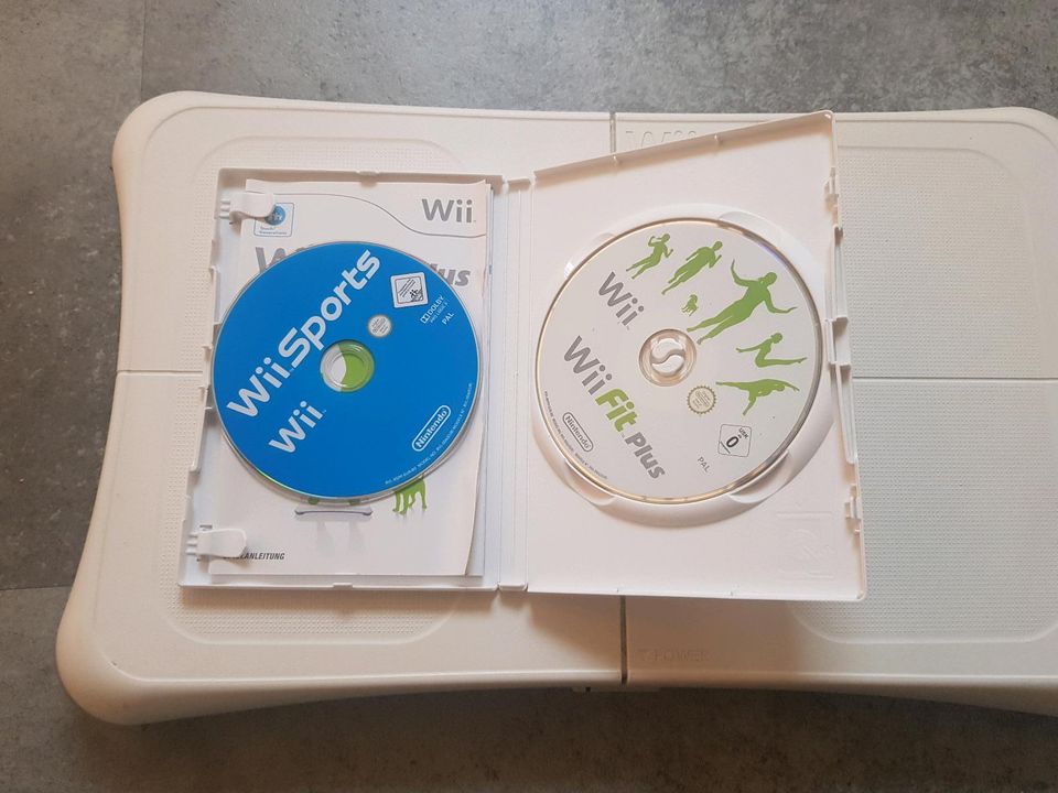 Nintendo Wii fit Plus mit Balance Board in Willich