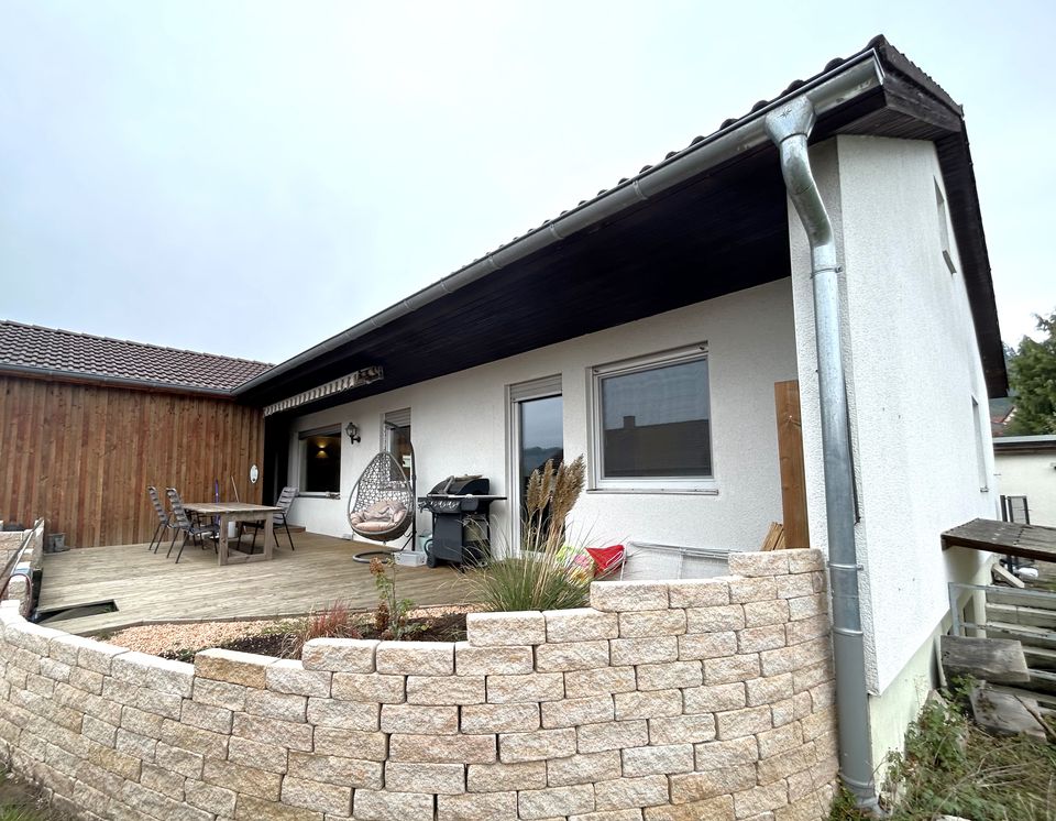 Wohnen auf einer Ebene - modernisiertes Einfamilienhaus mit Garten, Garage und Carport in Oberrot