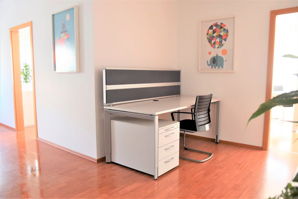 Steelcase Schreibtisch - höhenverstellbar, weiß, 180x90 cm, TOP! in Marbach am Neckar