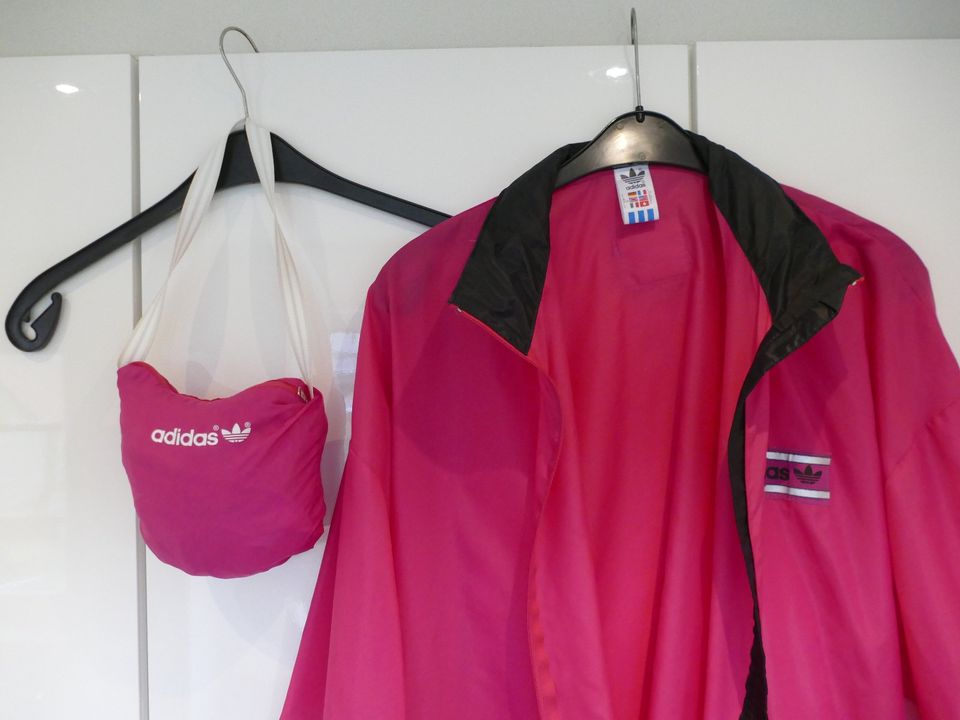 Neu Adidas Schutz-Jacke Regen-Jacke 44 ultraleicht einziehbar in Neuenkirchen