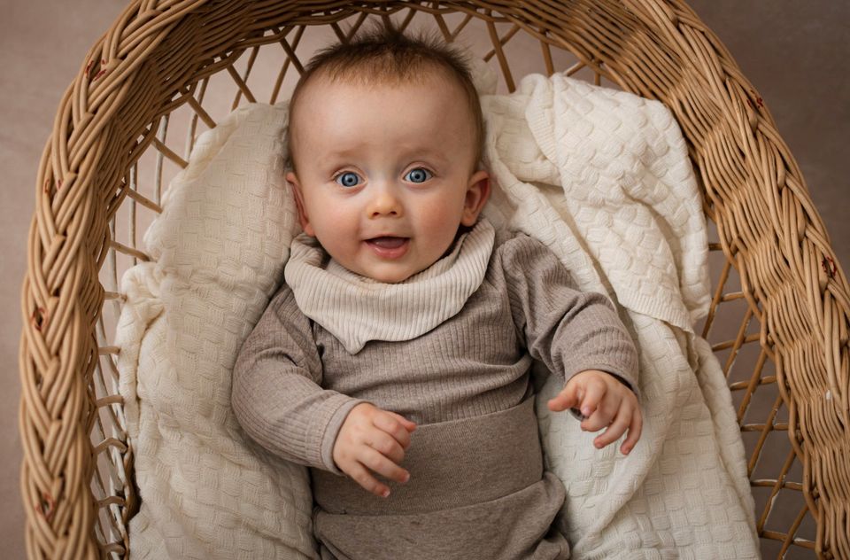 Fotoshooting Geschwister  Fotos Babyfotos Newborn Fotograf Kinder in Mittelangeln