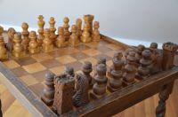 Antiker Schachtisch mit Schachfiguren frühes 20.Jhdt. Eiche Hessen - Steinau an der Straße Vorschau