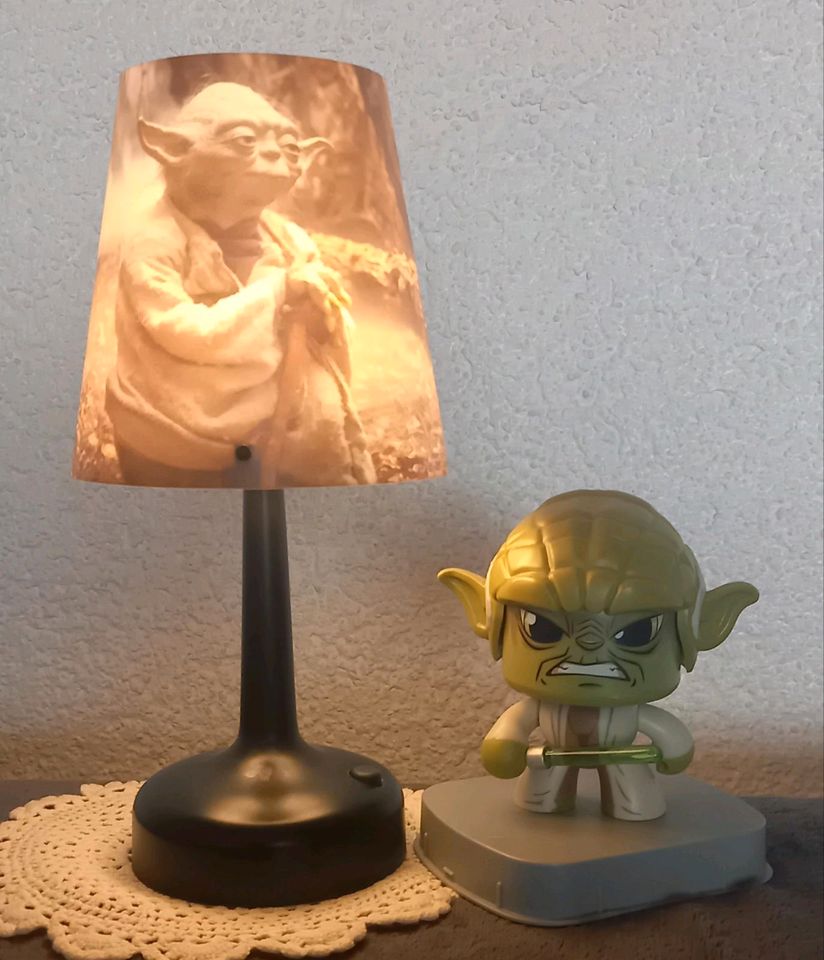 Star Wars Kinder Nachttischleuchte u. Yoda  Figur Zus. 15€ in Lorsch