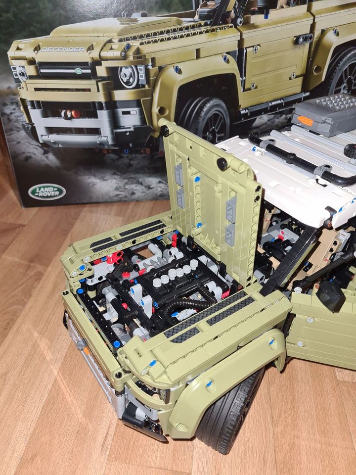 Lego Technic Land Rover Defender 42110 in Wittichenau