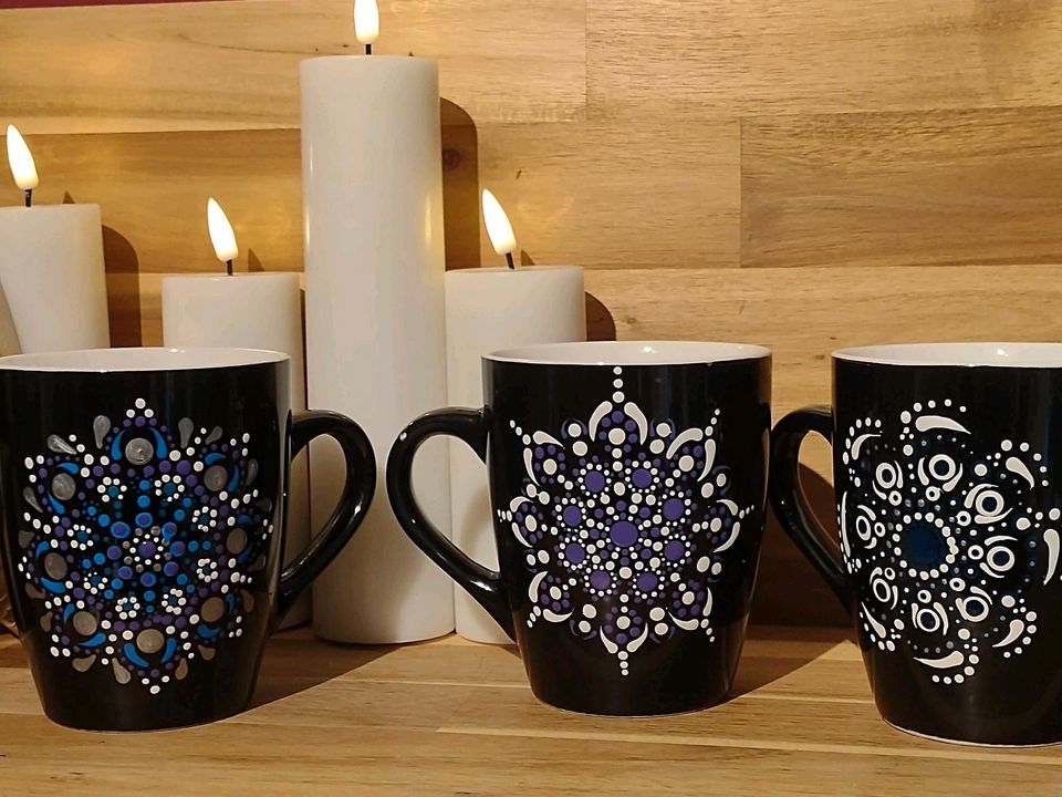 Handbemalte Kaffeebecher mit Mandala Punktmalerei in Herne