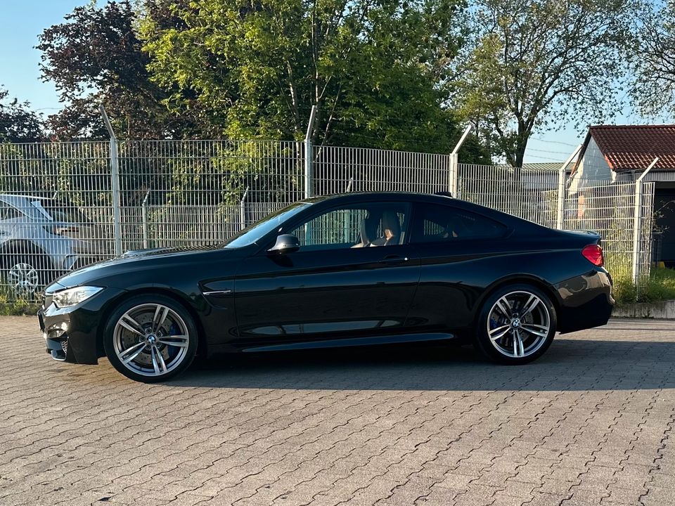 BMW M4 Coupé in Dinslaken